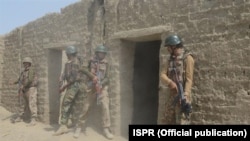 شمالی وزیرستان میں آپریشن ضرب عضب میں شریک پاکستانی فوجی (فائل)