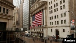 三家中国电信公司股票2021年1月11日星期一在纽约证券交易所被正式摘牌。图为2020年3月19日的华尔街纽约证券交易所 (路透社资料照)