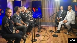 የቴአትር ወጎች:- ከአምስት ተዋናዮች ከአዲስ አበባዎቹ ቴዎድሮስ ተስፋዬ፥ ሱራፌል ተካ፥ መለሰ ወልዱ እና ሃረገ-ወይን አሰፋ፤ እንዲሁም ከዋሽንግተኗ ዓለም ፀሃይ ወዳጆ ጋር /ፎቶ - የአሜሪካ ድምጽ/