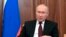 Prezidan Ris la Vladimir Putin pwononse yon diskou nasyonal Lendi 21 Fevriye, 2022. 