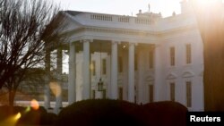 Белый дом. Вашингтон, округ Колумбия (аврхивное фото) 