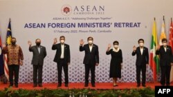 Foreign ministers of the Association of Southeast Asian Nations (ASEAN) pose for a group photo during the ASEAN Foreign Ministers' Retreat in Phnom Penh on February 17, 2022. (Photo by TANG CHHIN Sothy / AFP)