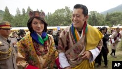 دنیا کا نو بیاہتا شاہی جوڑا جاپان کا دورہ کرے گا