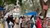 Street vendors in a popular New Delhi market. (Anjana Pasricha/VOA)