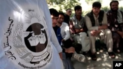 아프가니스탄에서 내년 4월 총선을 앞두고 유권자 등록을 시작한 가운데, 16일 카불 유권자등록센터에서도 등록 절차가 진행됐다. (자료사진)