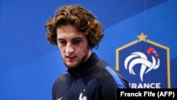 Adrien Rabiot au centre d'entraînement de l'équipe de France à Clairefontaine, France, le 8 novembre 2016.