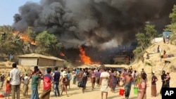 អគ្គីភ័យ​កើតឡើង​នៅ​ជំរំ​ជនភៀសខ្លួន Rohingya ក្នុង​ប្រទេស​បង់ក្លាដែស ថ្ងៃទី២២ ខែមីនា ឆ្នាំ២០២១។ 