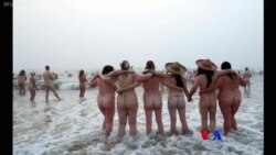 အိမ်သာစက္ကူမင်္ဂလာဆောင်ဝတ်စုံ ၊ အဝတ်မပါတဲ့ပွဲတော်