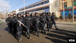 Tiongkok mengerahkan ribuan polisi untuk mencegah kerusuhan dan protes yang meluas di Tibet.