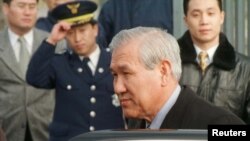 FILE - Former South Korean president Roh Tae-woo steps out of a limousine to talk to the press at the gate of the Seoul Detention House in Seoul, Dec. 22, 1997 shortly after being released from serving a prison sentence. 