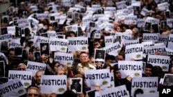 عکس آرشیوی از یهودیان آرژانتین که خواستار اجرای عدالت در پرونده آمیا شدند.