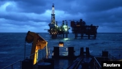 中国国企巨头中海油在渤海辽东湾的海上钻井平台。（资料照）