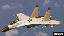 یک هواپیمای چینی جی-۱۱ 