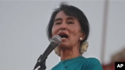 လွတ်လပ်စွာ မဲပေးဖို့ သုံးခွလူထုကို ဒေါ်စု တိုက်တွန်း