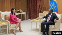 የተባበሩት መንግሥታት የዩናይትድ ስቴትስ አምባሳደር ኒኪ ሄሊ ከኢትዮጵያ ጠቅላይ ሚኒስትር ሃይለማርያም ደሳለኝ ጋር 