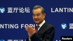 中国外长王毅在北京出席中国与联合国合作的蓝厅论坛（2021年6月25日）