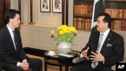 وزیر اعظم گیلانی اور برطانوی لیڈر آف اپوزیشن کی ملاقات 