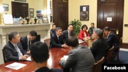 미 상원 외교위원회 동아태소위원장인 코리 가드너 의원이 2일 워싱턴을 방문한 정경두 한국 국방장관과 만나 미-한 동맹 강화와 대북 압박 유지 방안을 논의했다.