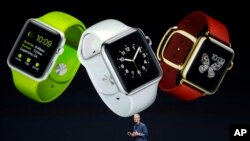 CEO Apple Tim Cook membahas Apple Watch, Selasa (9/9) di Cupertino, Calif. (AP/Marcio Jose Sanchez)