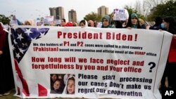 شماری از معترضان افغان که در پاکستان منتظر دریافت ویزهٔ ایالات متحده اند