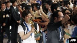 Yaponlar dünya çempionlarını sevinclə qarşılayıblar