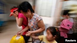 지난 2007년 11월 중국에서 미얀마와 라오스를 거쳐 태국에 입국한 탈북 난민들이 태국 경찰에 연행되고 있다. (자료사진)