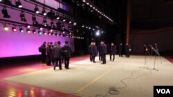 금강산 남북합동문화행사 사전점검 차 방북한 남측 선발대가 지난 23일 금강산 문화회관 내부를 점검하고 있다. 사진제공=한국 통일부.