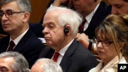 '화웨이' 발언 논란으로 사임한 존 맥컬럼 주중 캐나다 대사 