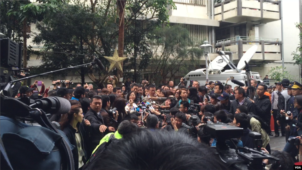 台湾大选投票日民进党总统候选人蔡英文到达投票地点(美国之音萧洵拍摄)