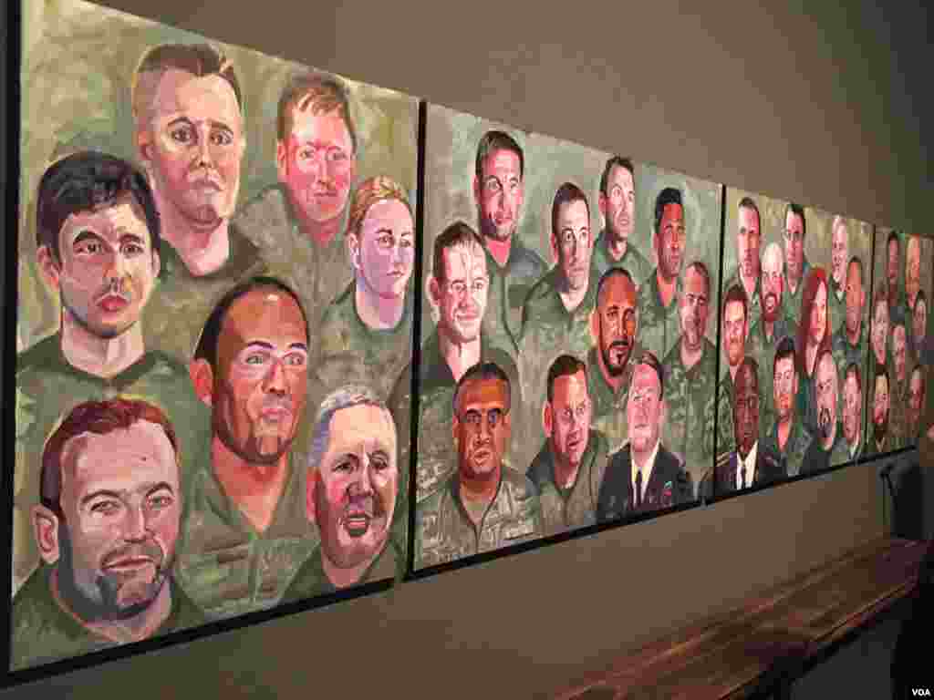 在达拉斯的布什总统博物馆里，前总统小布什给美国退伍军人画的像