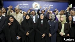 نمایندگان متحصن می گویند بعد از برکناری رئیس مجلس، خواستار عزل نخست وزیر و رئیس جمهوری عراق هستند. 