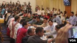 အစိုးရနဲ့ တိုင်းရင်းသားလက်နက်ကိုင်အဖွဲ့ ကိုယ်စားလှယ်တွေရဲ့ ဆဌမအကြိမ် ဆွေးနွေးပွဲ ပြီးဆုံး။ (စက်တင်ဘာ ၂၆၊ ၂၀၁၄)