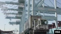 洛杉矶港忙碌的码头货运 (美国之音国符拍摄)