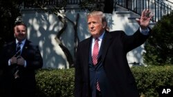 Donald Trump dans les jardins de la Maison Blanche, Washington, le 10 avril 2018 