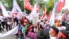 Hundreds of workers took to the street to demand better working conditions on International Labor Day, Phnom Penh, Cambodia, Monday May 01, 2017. (Khan Sokummono/VOA Khmer)