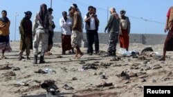 在也门南部港口城市亚丁的自杀爆炸现场（2016年12月18日）