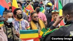 ក្រុមអ្នកតវ៉ាធ្វើបាតុកម្មនៅទីក្រុង Toronto ប្រទេសកាណាដា កាលពីថ្ងៃទី ១១ ខែមីនា ឆ្នាំ ២០២១។