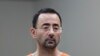 Larry Nassar, ish mjeku famëkeq i gjimnastikës, goditet në burg