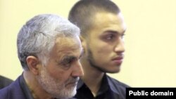 عکس آرشیوی از قاسم سلیمانی فرمانده نیروی قدس سپاه پاسداران (چپ) و جهاد مغنیه فرزند عماد مغنیه از اعضای ارشد حزب الله لبنان