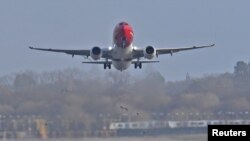 Wani jirgin sama lokacin da ya tashi a kasar Ingila,