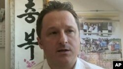 지난해 3월 캐나다의 대북교류단체 '백두문화교류사' 대표인 마이클 스페이버 씨가 스카이프(Skype) 인터뷰 를 하고 있다. 