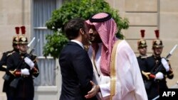 مکرون میزبان بن‌سلمان