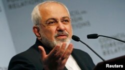 عکس آرشیوی از سخنرانی محمدجواد ظریف وزیر امور خارجه ایران در شورای روابط خارجی در نیویورک – ۲۶ شهریور ۱۳۹۳ 