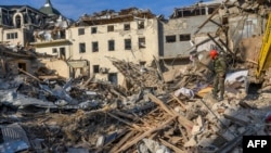 ក្រុម​ជួយ​សង្គ្រោះ​ស្វែង​រក​ជនរងគ្រោះ​នៅ​​ក្រោយ​ហេតុការណ៍​​បំផ្ទុះ​គ្រាប់បែក​ ក្នុង​អំឡុងពេល​ប្រយុទ្ធគ្នា​រវាង​កងកម្លាំង ​Armenia​ និង Azerbaijan នៅ​តំបន់ Nagorno-Karabakh ថ្ងៃទី១១ ខែតុលា ឆ្នាំ២០២០។​