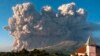 Sinabung Muntahkan Awan Gas Panas