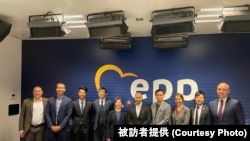 欧洲香港人联盟于10月3日会见欧洲议会议员，参加者包括伍镇星（左四）及刘祖迪（右二）(图片来源：被访者提供)
