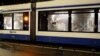Gambar yang diambil dari video ini menunjukkan trem yang rusak di Amsterdam, Senin 11 November 2024, saat kota tersebut menghadapi ketegangan menyusul kekerasan minggu lalu. (AP)