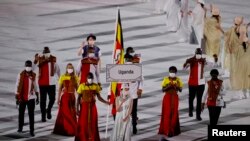 Wanariadha wa Uganda kwenye ufunguzi wa mashindano ya Olimpiki mjini Tokyo, Japan.