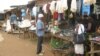 Traders and buyers at the main market in the city of Mzuzu, Malawi (VOA/ C. Gondwe) 