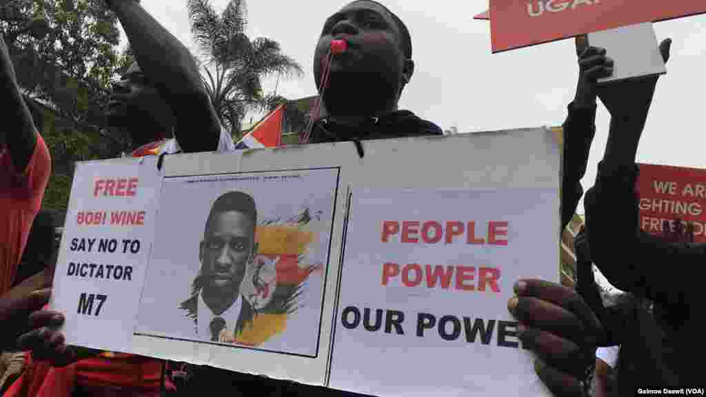 የኡጋንዳ መንግሥት ሮቤርት ኪያጉላኚን እንዲፈታ በናይሮቢ ሠልፍ ተደረገ